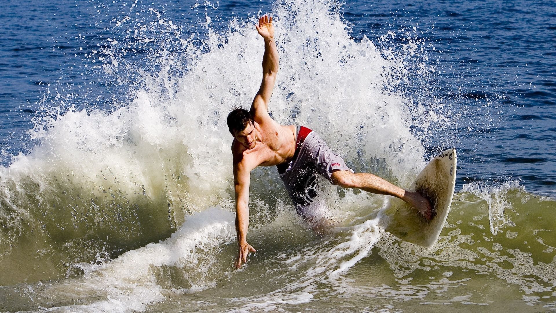上港队员表现抢眼，顶住对手压力，上港队训练